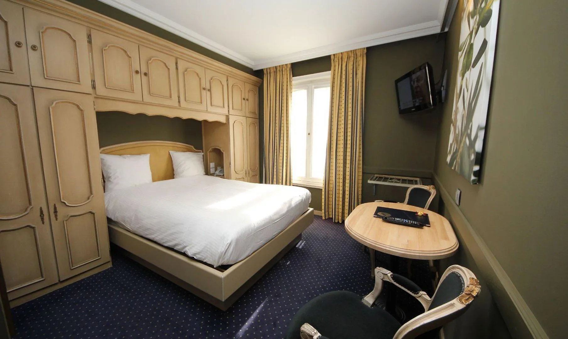 Hotel Astoria Gent 3*, גנט